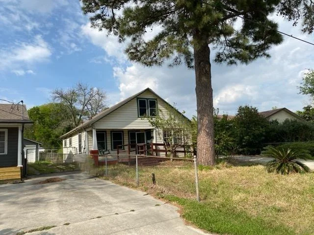 Unit for sale at 1004 Mccall Avenue, Conroe, TX 77301