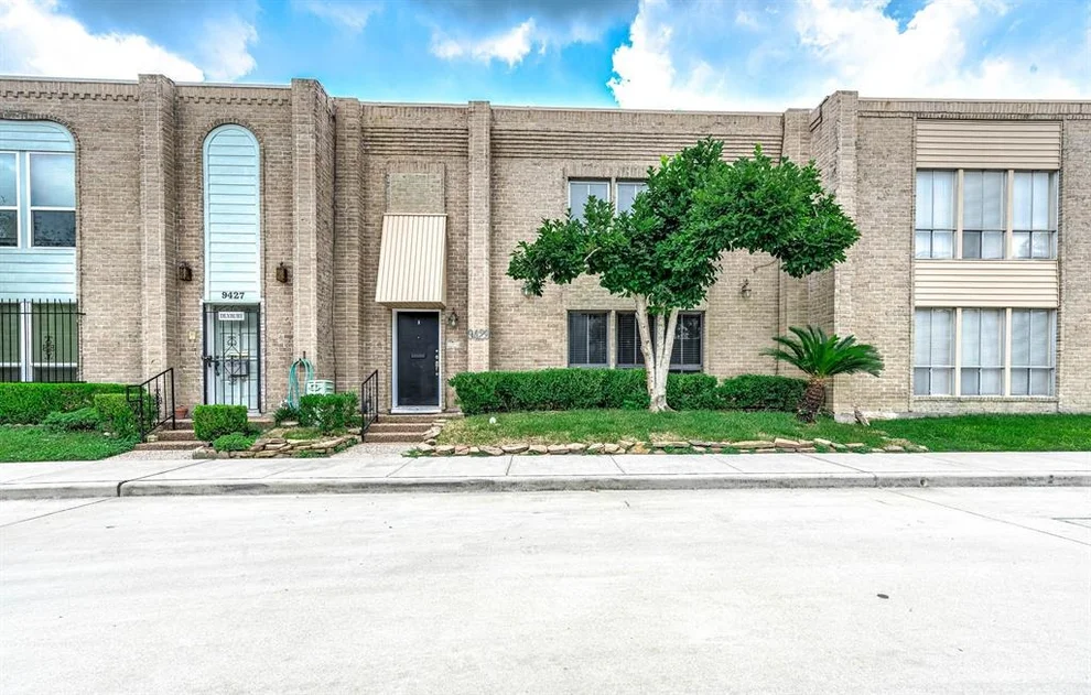Unit for sale at 9429 Denbury Way, Houston, TX 77025