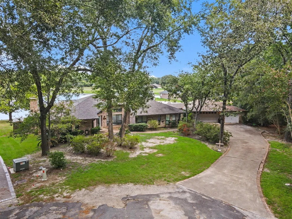 Unit for sale at 98 Glenheath, Trinity, TX 75862