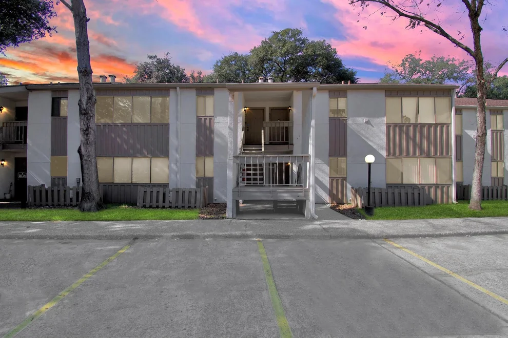 Unit for sale at 12100 Melville Drive, Montgomery, TX 77356