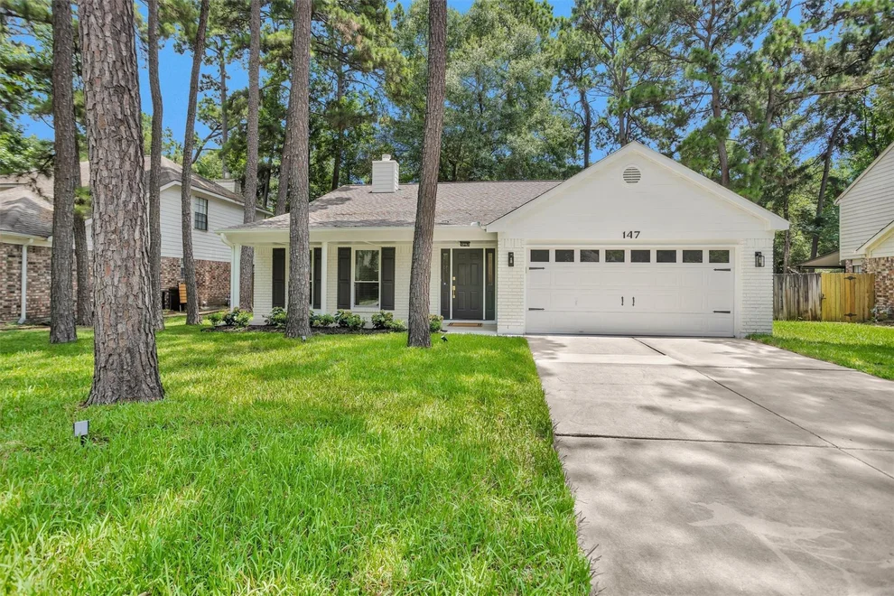 Unit for sale at 147 E Pathfinders Circle, The Woodlands, TX 77381