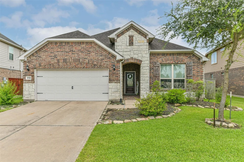 Unit for sale at 3724 Emerald Falls Lane, Pearland, TX 77581