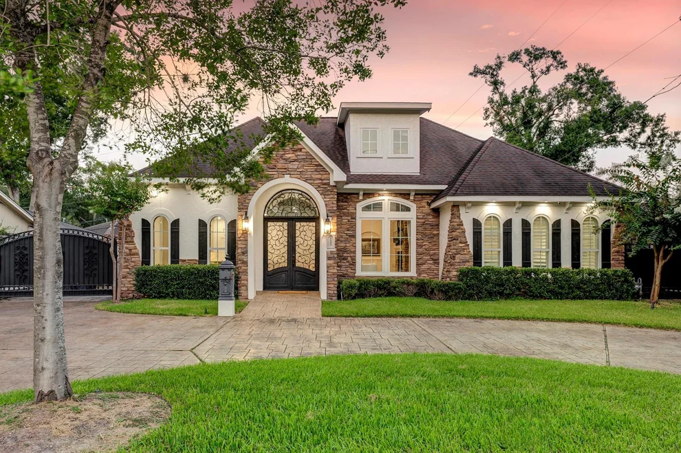 Unit for sale at 1324 Bingle Road, Spring Valley Village, TX 77055