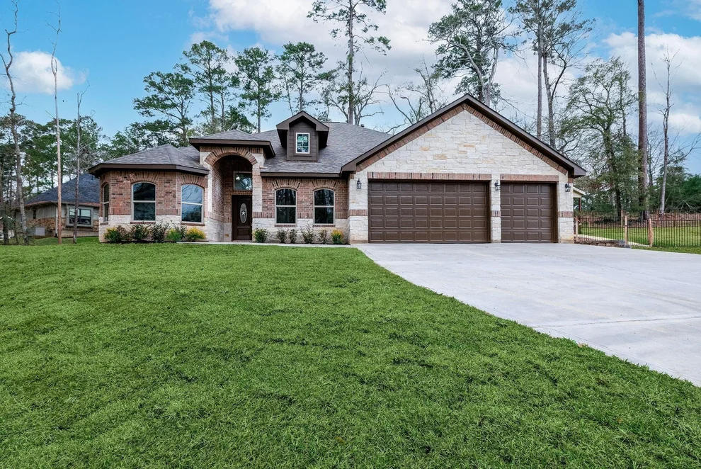 Unit for sale at 1920 Rollingwood Drive, Huntsville, TX 77340