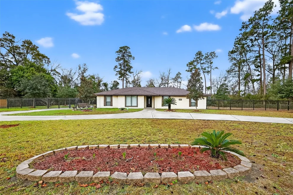 Unit for sale at 1011 Chateau Woods Parkway Drive, Conroe, TX 77385