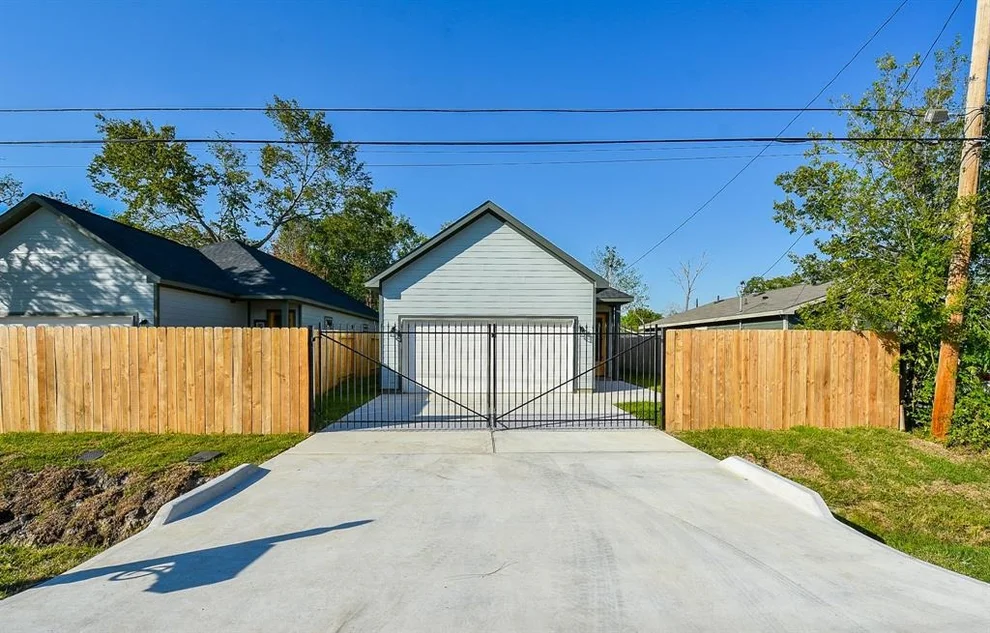 Unit for sale at 8109 Saint Louis Street, Houston, TX 77028