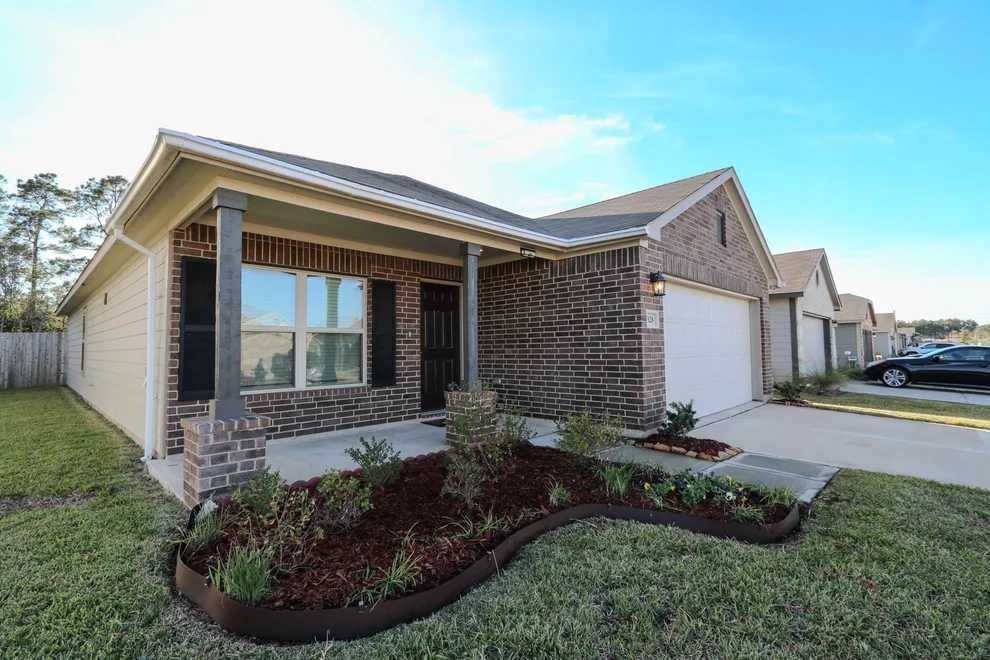 Unit for sale at 328 Cumberland Forest Drive, Magnolia, TX 77354