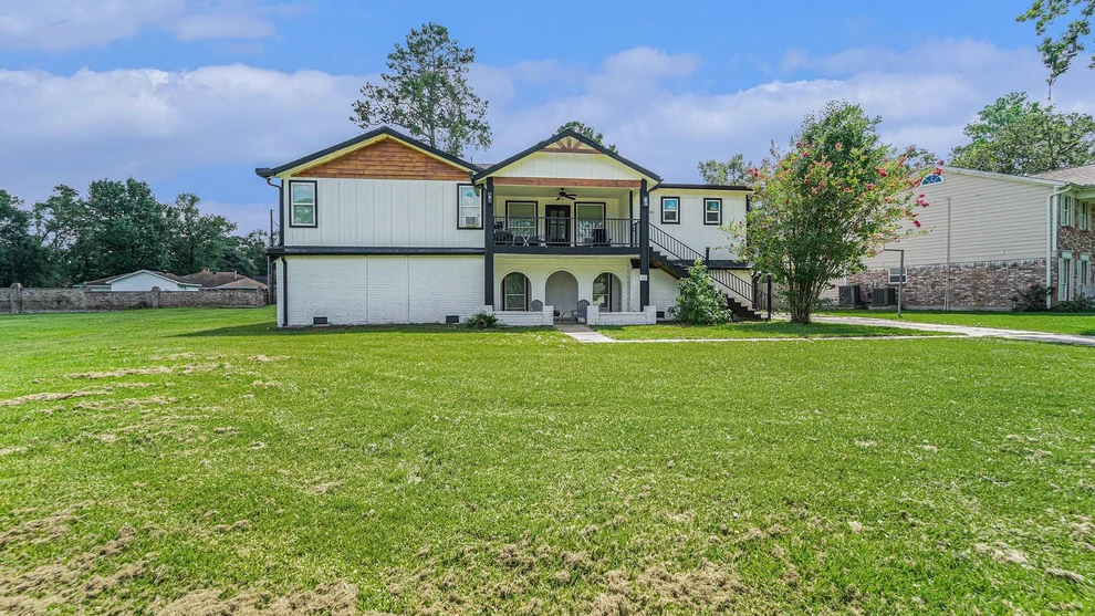 Unit for sale at 302 Brook Hollow Drive, Conroe, TX 77385