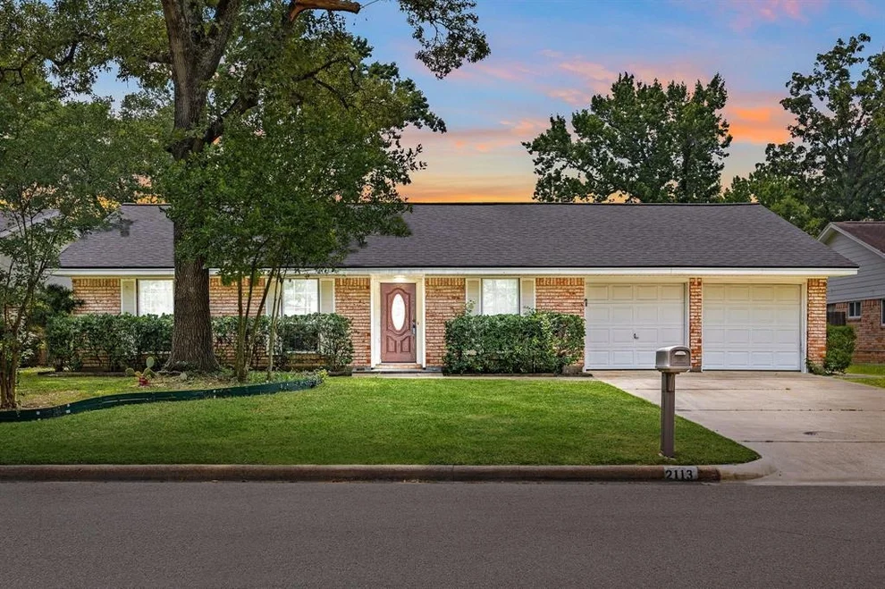 Unit for sale at 2113 Timber Lane, Conroe, TX 77301