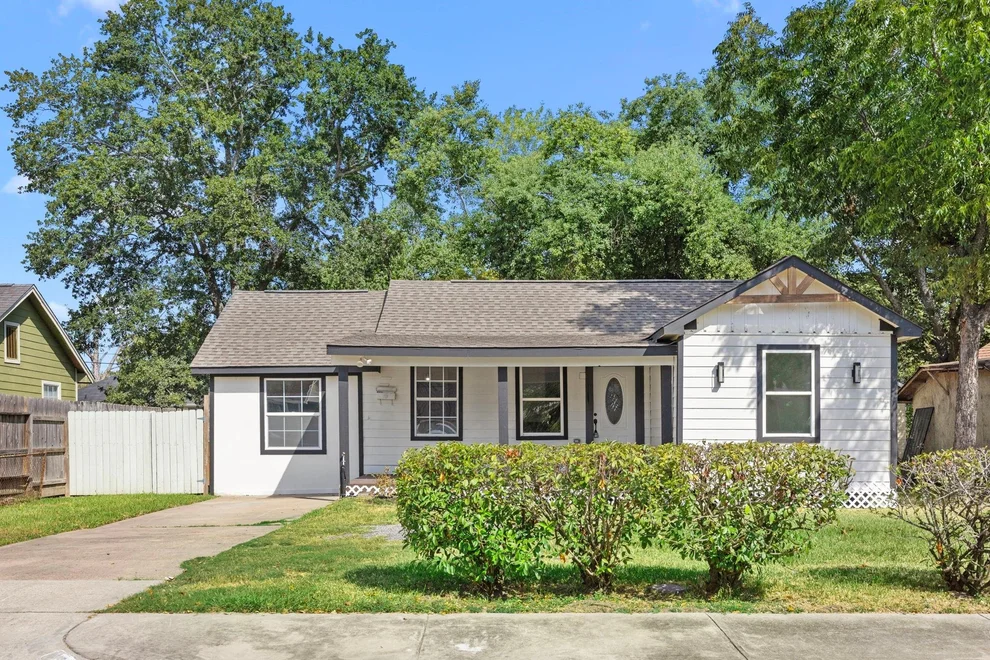 Unit for sale at 905 Elm Avenue, Pasadena, TX 77506