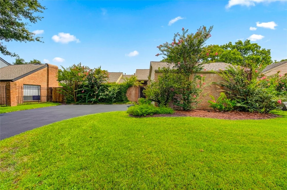Unit for sale at 2122 Woodland Springs Street, Houston, TX 77077