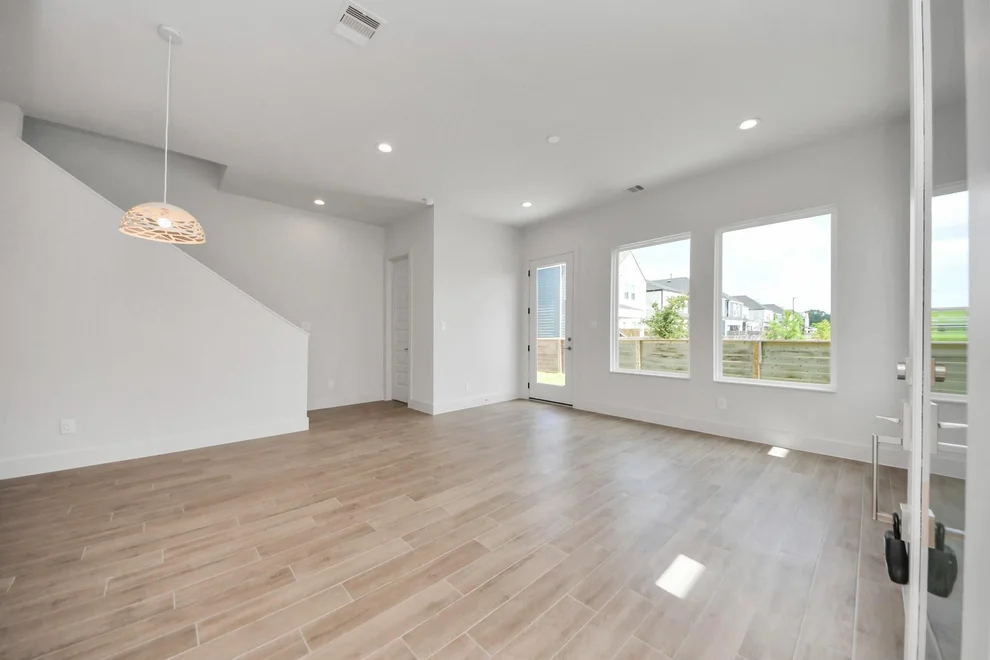Unit for sale at 2211 Diagonal Lane, Houston, TX 77051