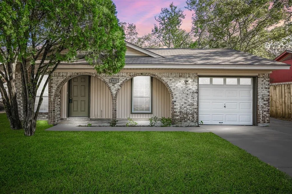 Unit for sale at 4931 Redfish Reef Drive, Bacliff, TX 77518