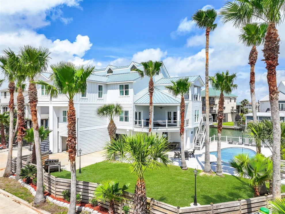 Unit for sale at 1614 Castaway Street, Tiki Island, TX 77554