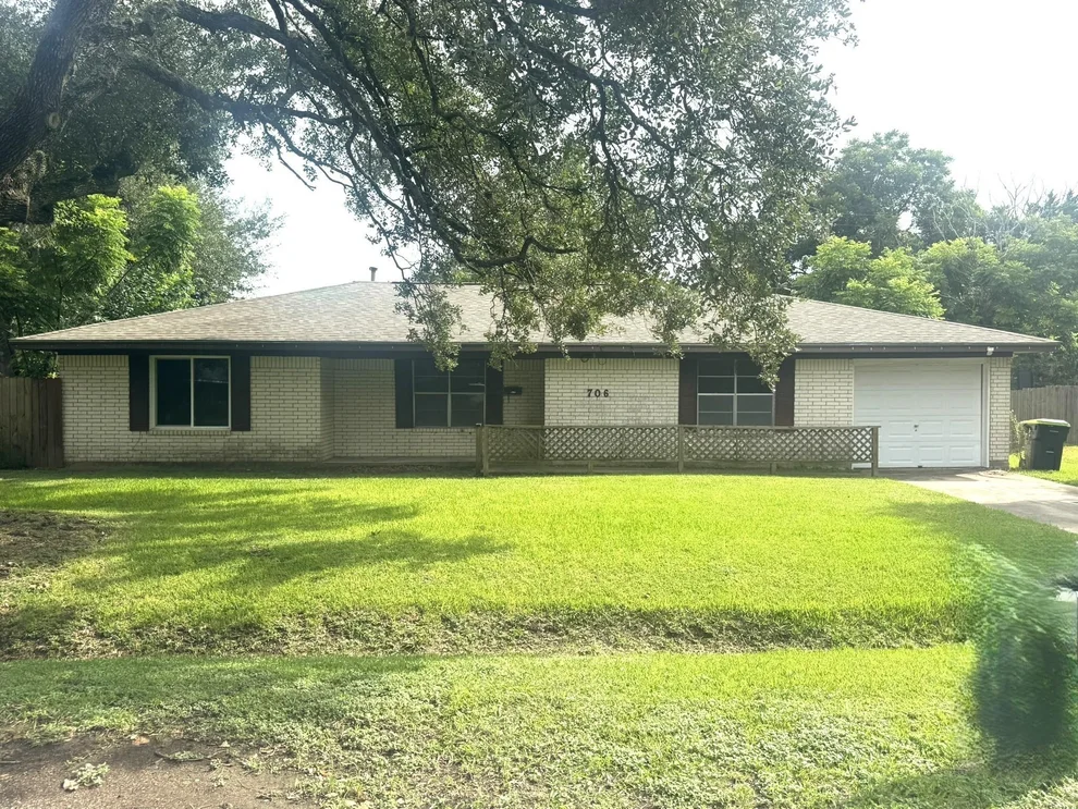 Unit for sale at 706 University Avenue, Wharton, TX 77488