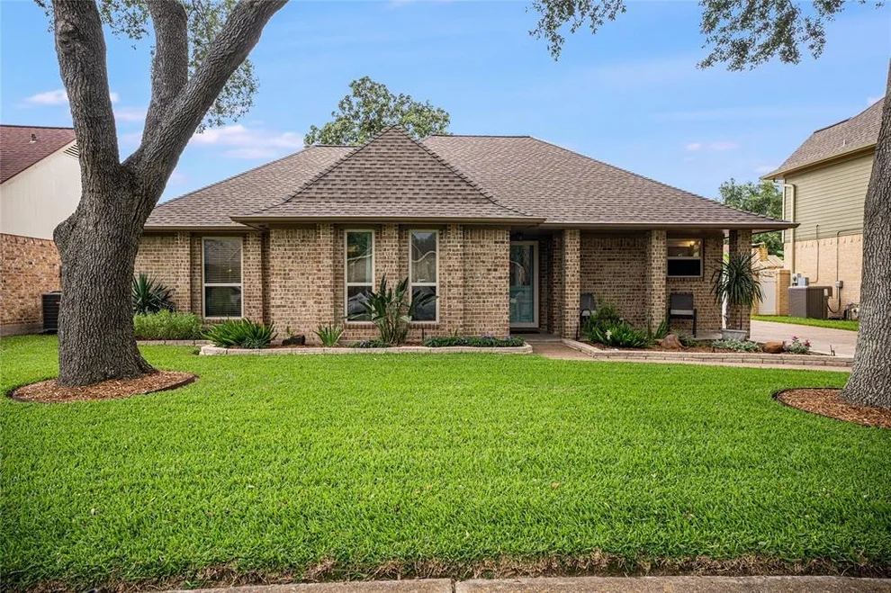 Unit for sale at 702 Yorkshire Court, Deer Park, TX 77536
