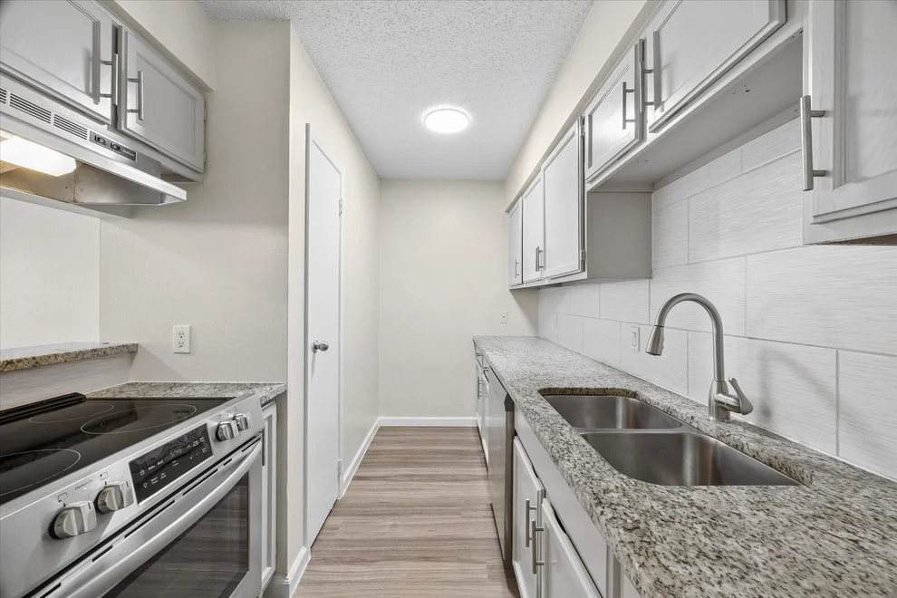 Unit for sale at 2501 Gulf Fwy, Dickinson, TX 77539