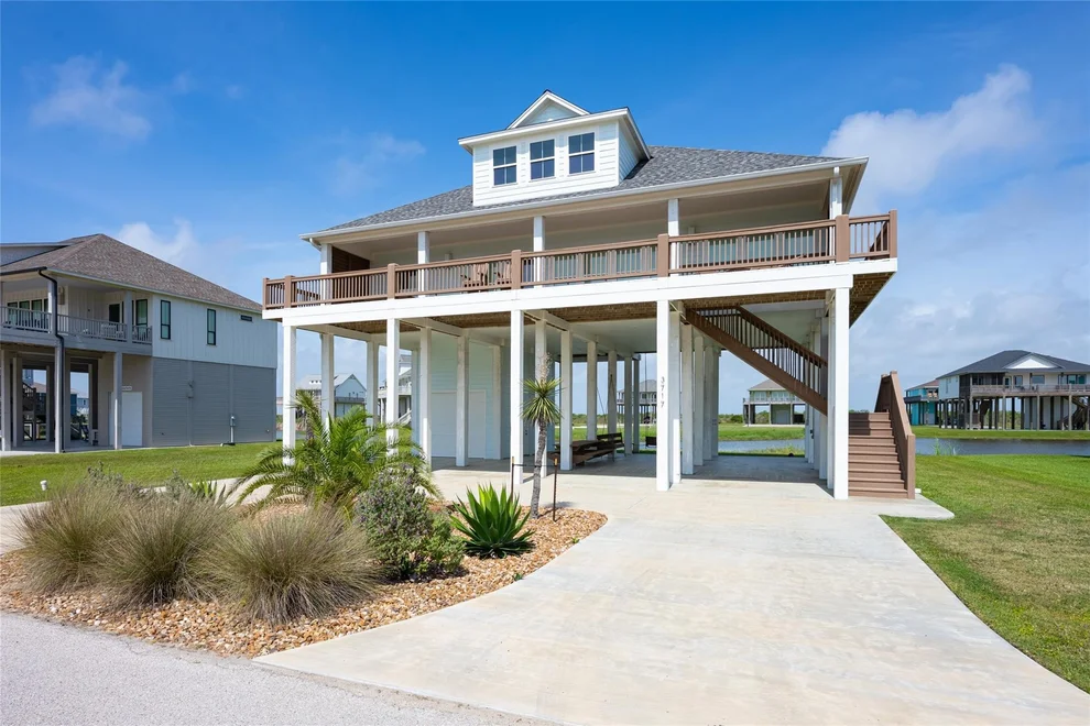 Unit for sale at 3717 Biscayne Beach Road, Crystal Beach, TX 77650