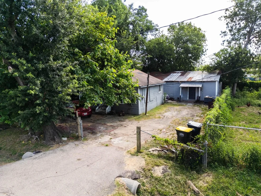 Unit for sale at 412 S San Jacinto Street, Conroe, TX 77301