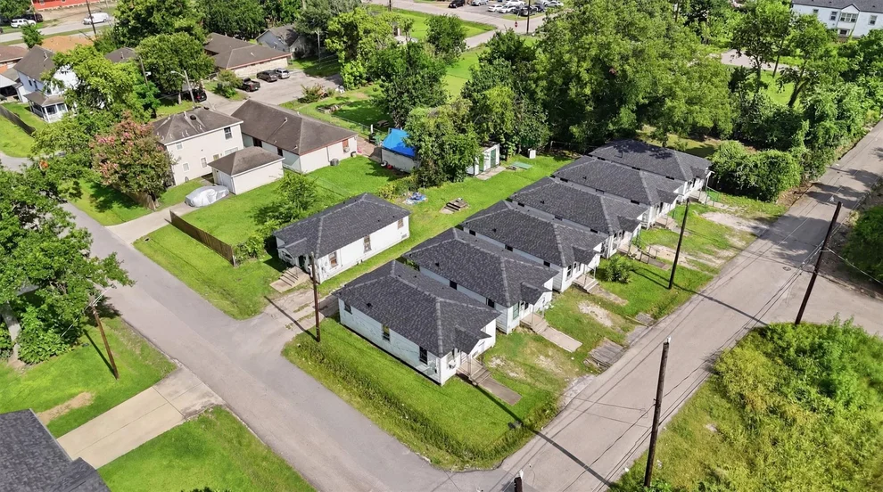 Unit for sale at 2222 Erastus Street, Houston, TX 77020