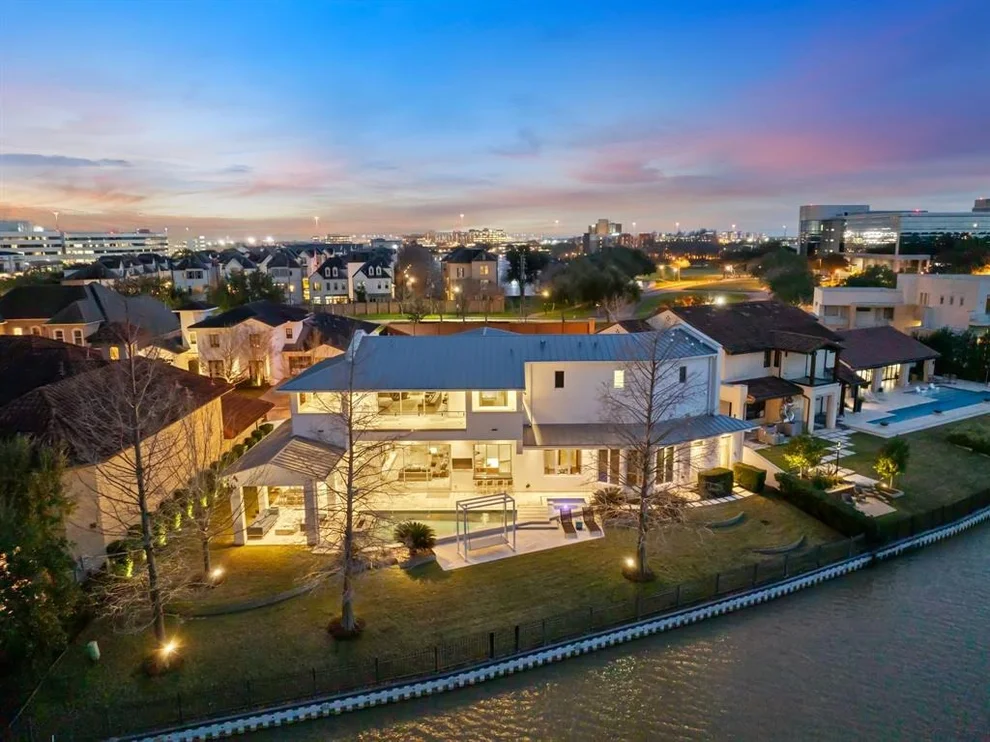 Unit for sale at 15618 Oyster Cove Drive, Sugar Land, TX 77478