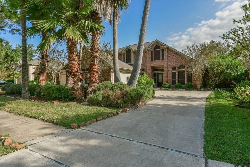Unit for sale at 306 Vantage Pointe Circle, League City, TX 77573