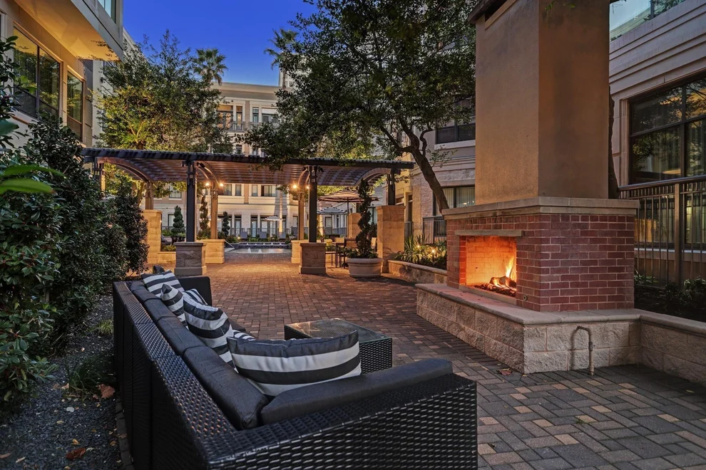 Unit for sale at 1901 Post Oak Boulevard, Houston, TX 77056