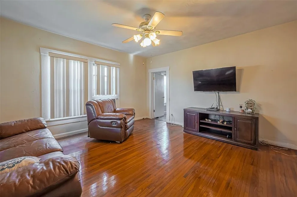 Unit for sale at 6633 Avenue T, Houston, TX 77011