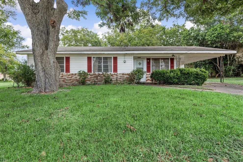 Unit for sale at 1304 E Alamo Street, Brenham, TX 77833