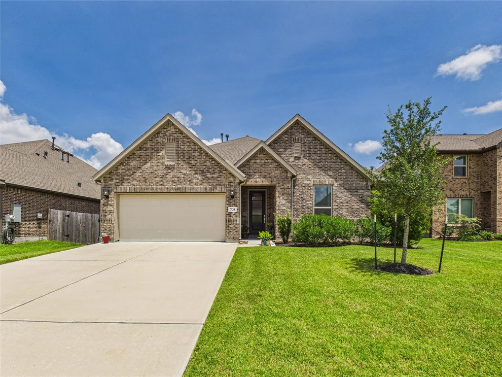 Unit for sale at 703 Western Holly, League City, TX 77573