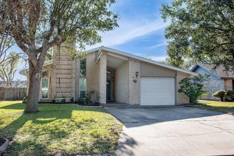 Unit for sale at 120 Del Mar Drive, Port Lavaca, TX 77979