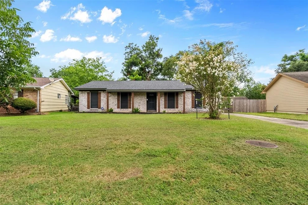 Unit for sale at 117 Cannon Street, Clute, TX 77531