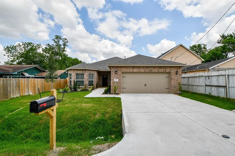 Unit for sale at 6718 Utah Street, Houston, TX 77091