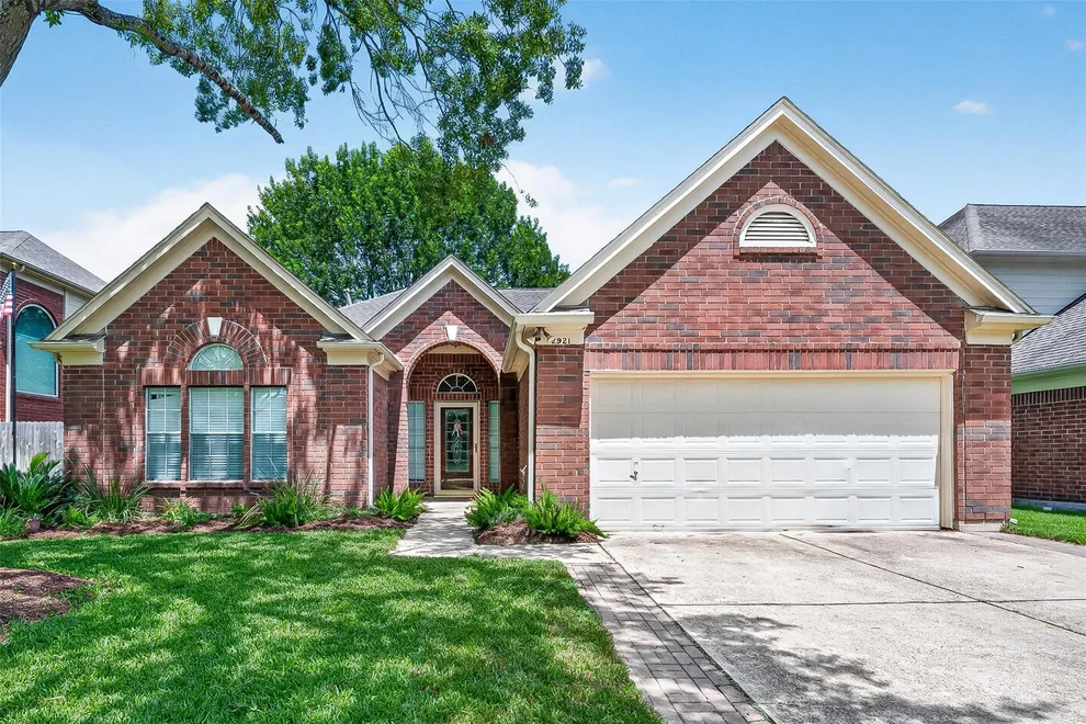 Unit for sale at 2921 Linda Drive, Pearland, TX 77584