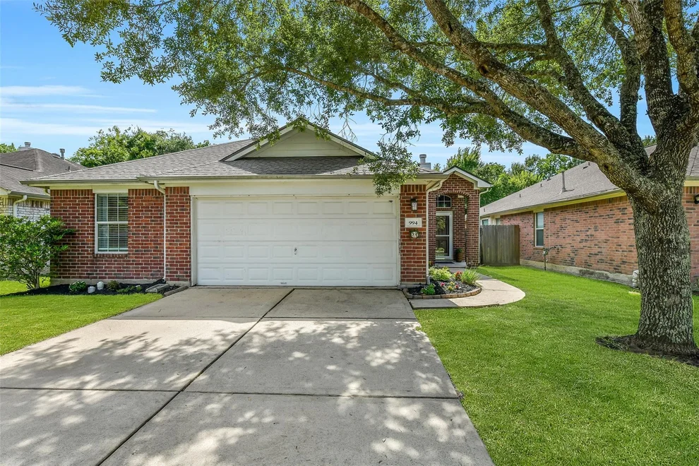 Unit for sale at 994 Jefferson Street, Alvin, TX 77511