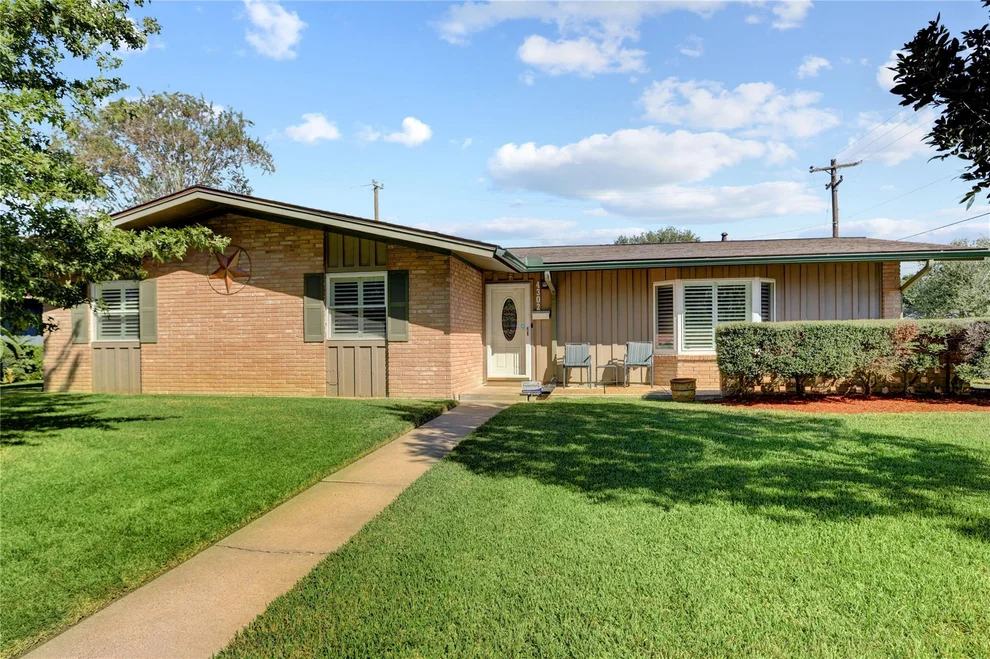 Unit for sale at 4302 Hummingbird Street, Houston, TX 77035