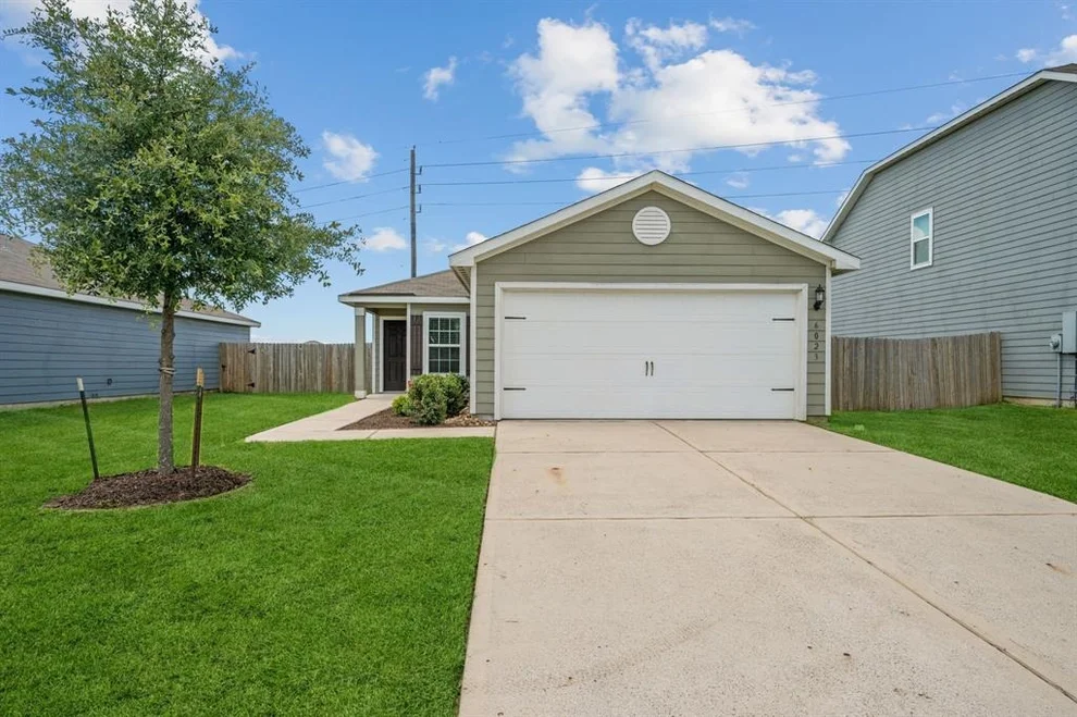 Unit for sale at 6023 Treasure Cove Road, Cove, TX 77523