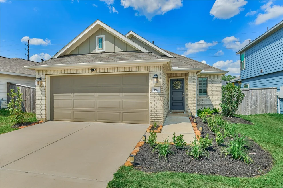 Unit for sale at 941 Oak Mist Lane, Magnolia, TX 77354