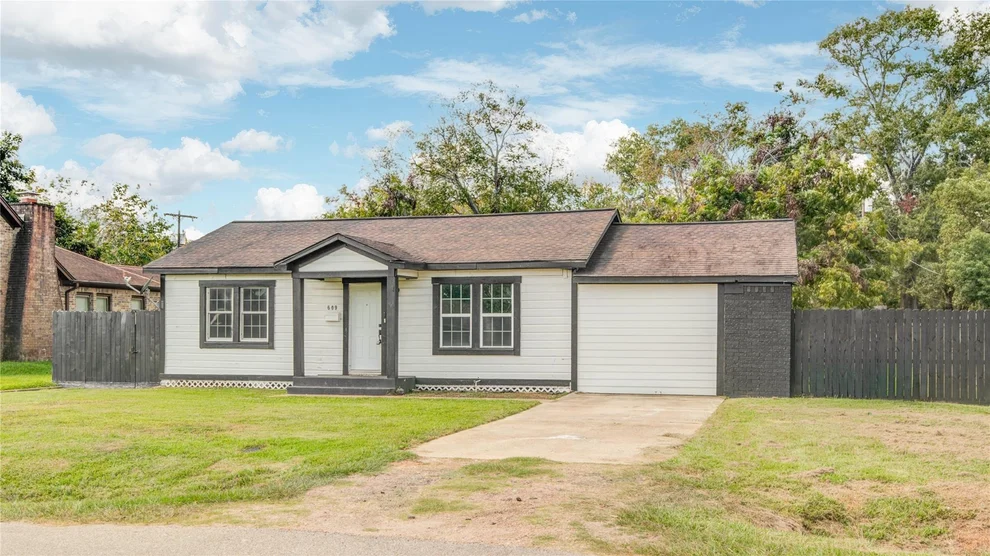 Unit for sale at 609 Hurst Street, Angleton, TX 77515
