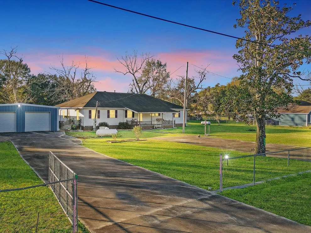 Unit for sale at 9313 State Highway 61, Hankamer, TX 77560