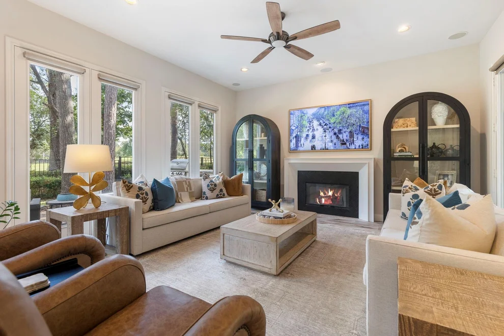Unit for sale at 10 Mill Point Place, The Woodlands, TX 77380