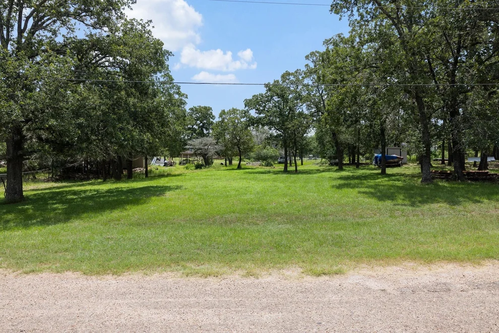 Unit for sale at 409 Crappie, Somerville, TX 77879