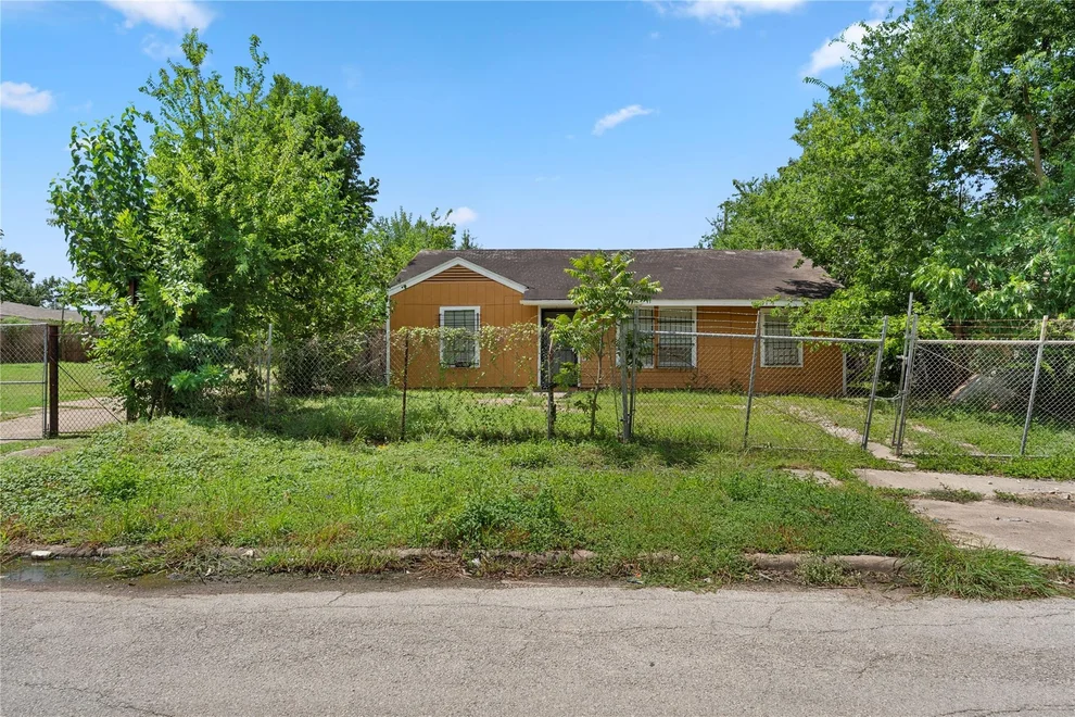 Unit for sale at 5238 Pershing Street, Houston, TX 77033