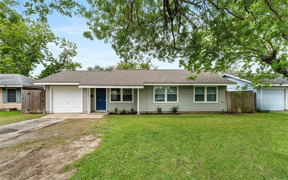 Unit for sale at 2910 Robinson Boulevard, Texas City, TX 77590