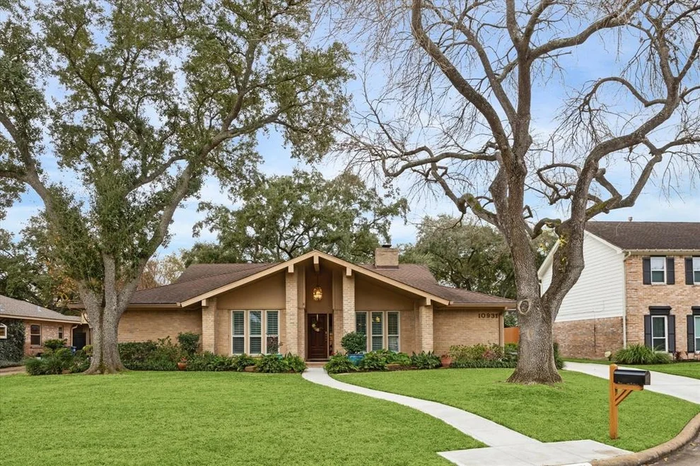 Unit for sale at 10931 Meadow Lake Lane, Houston, TX 77042
