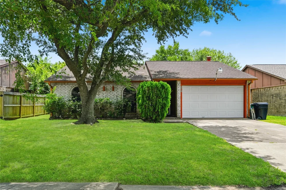 Unit for sale at 4819 Court Rd, Houston, TX 77053