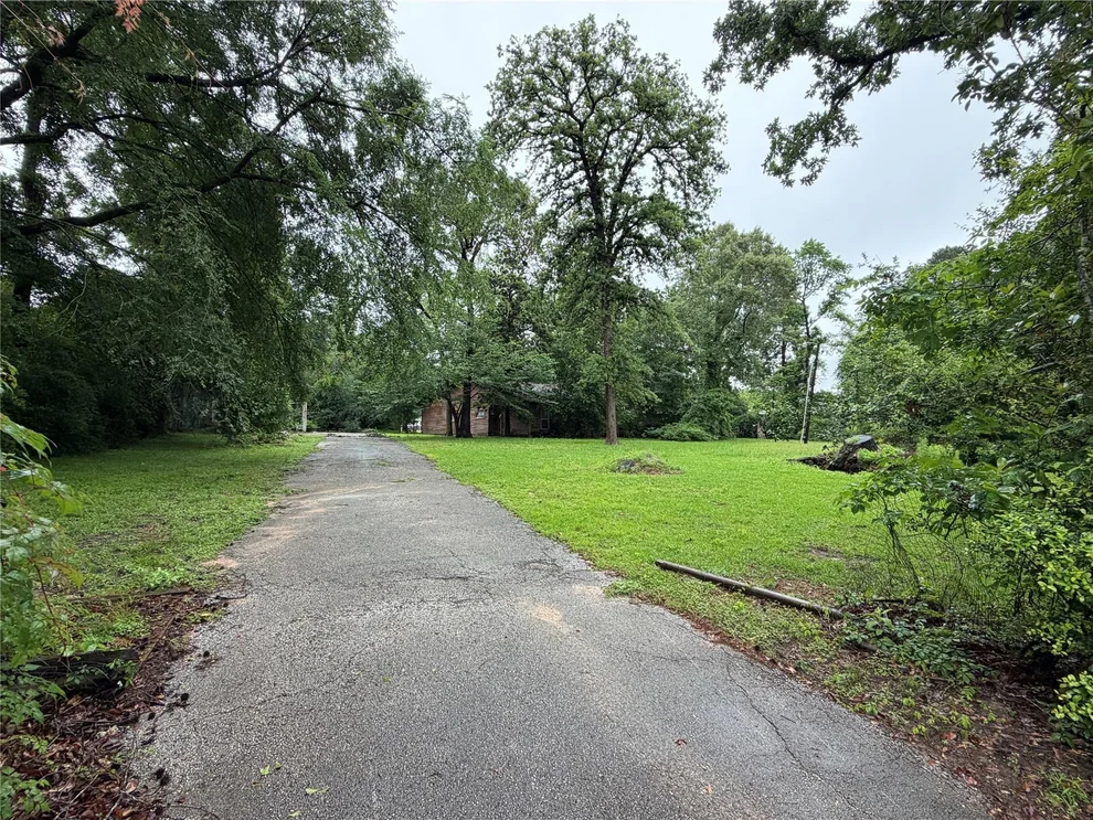 Unit for sale at 15212 Cedar Circle, Conroe, TX 77302