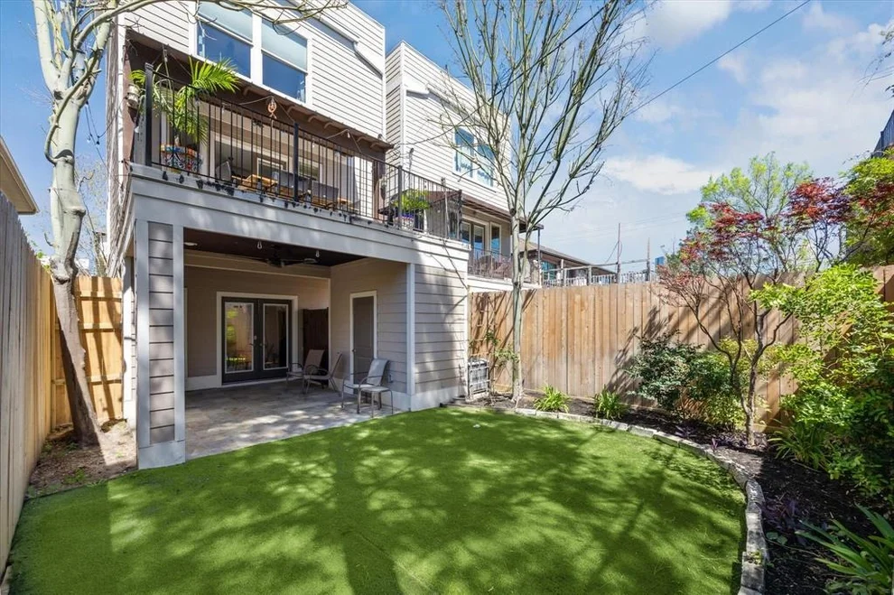 Unit for sale at 307 W Bell Street, Houston, TX 77019