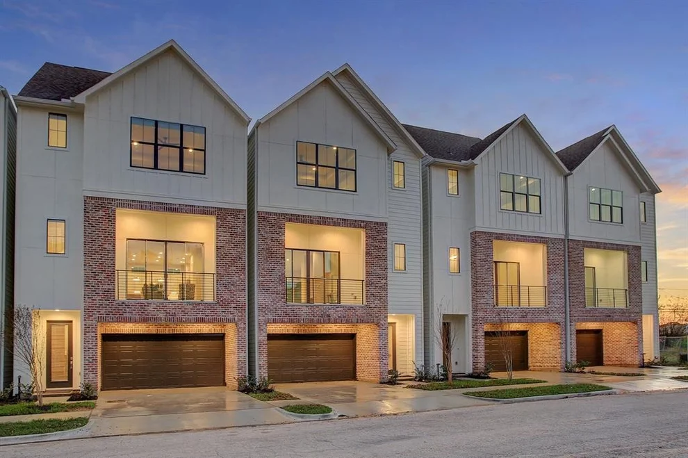 Unit for sale at 121 Eastwood Street, Houston, TX 77011