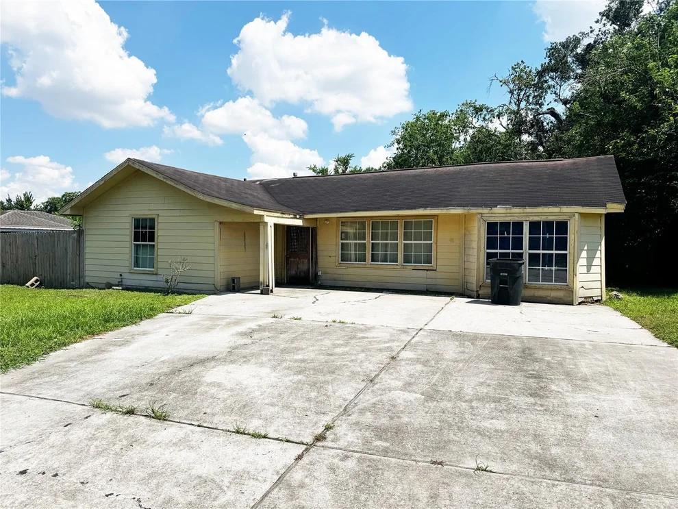 Unit for sale at 5950 Southlark Street, Houston, TX 77033